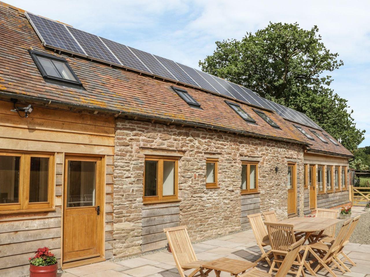 The Cow Byre, Heath Farm Villa Clee Saint Margaret ภายนอก รูปภาพ